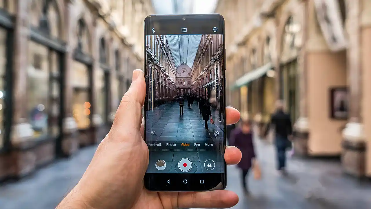 Smartphone Android dengan Kamera Super Tajam